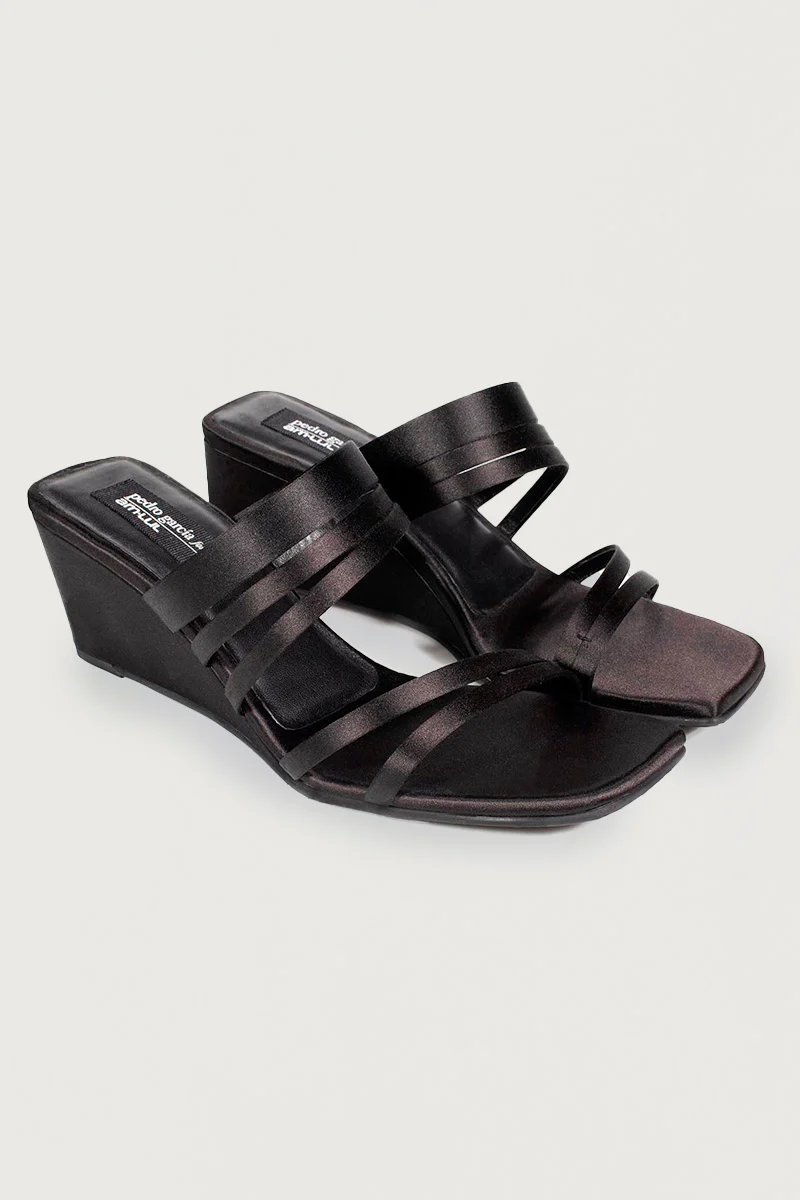 Barbaria Black Satin - Image 3
