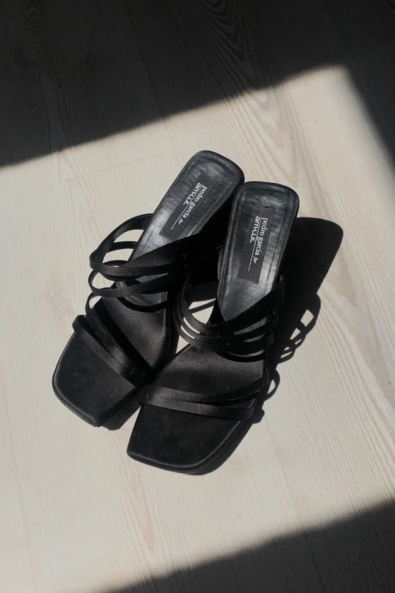 Barbaria Black Satin - Image 5